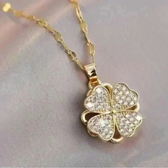 Sparkly Cubic Zirconia Rotating Four Leaf Clover Pendant - Picture 6 of 7